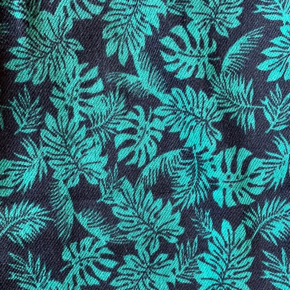 Faded Glory Leaf Pattern Capri - Picture 4 of 4